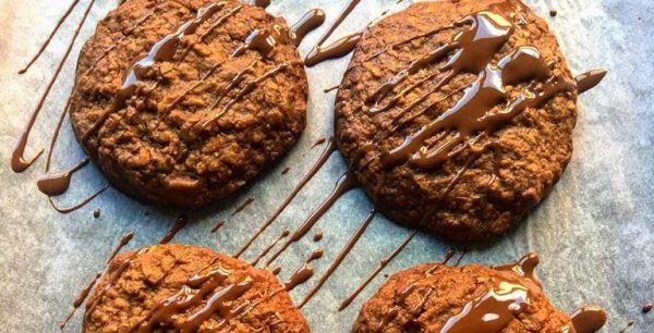 Chocolate cookies made with oats and besan flour